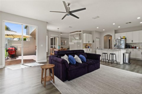 House in Wellington, Florida 5 bedrooms, 274.15 sq.m. № 1922891 - photo 3