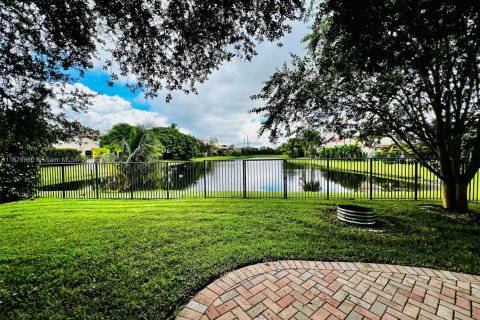 House in Wellington, Florida 5 bedrooms, 274.15 sq.m. № 1922891 - photo 30