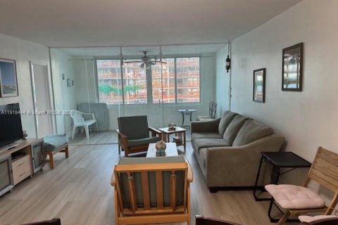 Снять в аренду кондоминиум в Майами-Бич, Флорида 1 спальня, 91.04м2, № 1973980 - фото 28