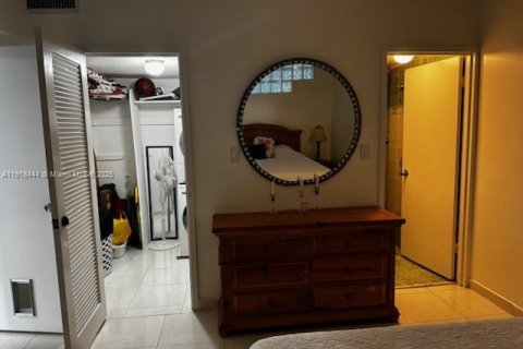 Снять в аренду кондоминиум в Майами-Бич, Флорида 1 спальня, 91.04м2, № 1973980 - фото 27