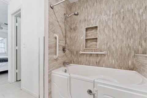 Condo in Delray Beach, Florida, 2 bedrooms № 2281550 - photo 8