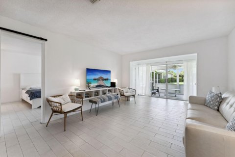 Condo in Delray Beach, Florida, 2 bedrooms № 2281550 - photo 15