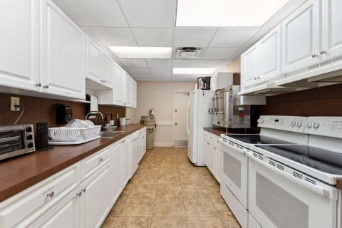 Condo in Delray Beach, Florida, 2 bedrooms № 2281550 - photo 28