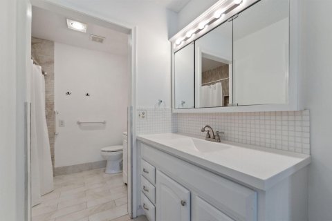 Condo in Delray Beach, Florida, 2 bedrooms № 2281550 - photo 9