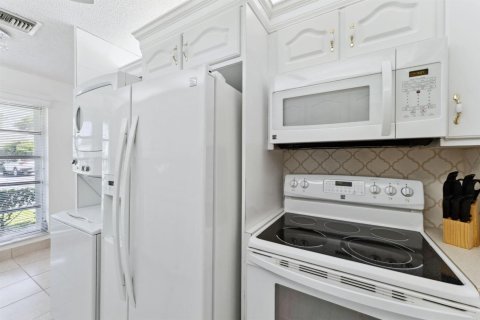 Condo in Delray Beach, Florida, 2 bedrooms № 2281550 - photo 19