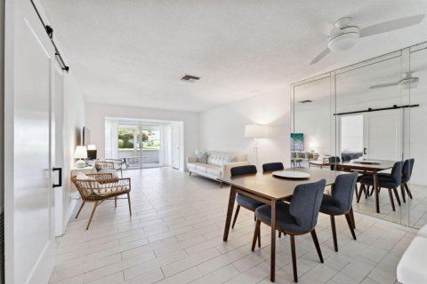 Condo in Delray Beach, Florida, 2 bedrooms № 2281550 - photo 3