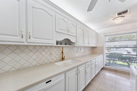 Condo in Delray Beach, Florida, 2 bedrooms № 2281550 - photo 17