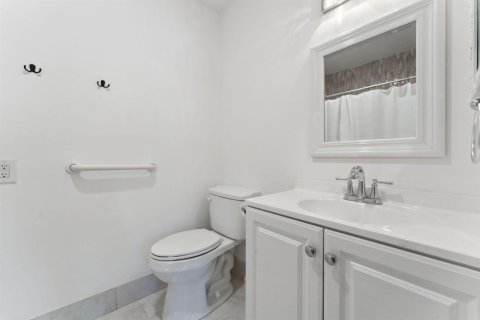 Condo in Delray Beach, Florida, 2 bedrooms № 2281550 - photo 10