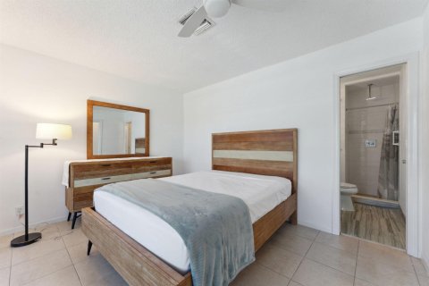 Condo in Delray Beach, Florida, 2 bedrooms № 2281550 - photo 12