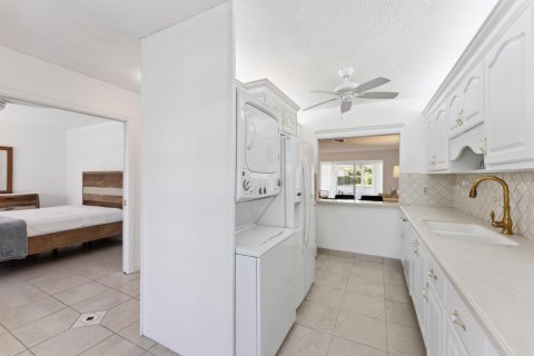 Condo in Delray Beach, Florida, 2 bedrooms № 2281550 - photo 18