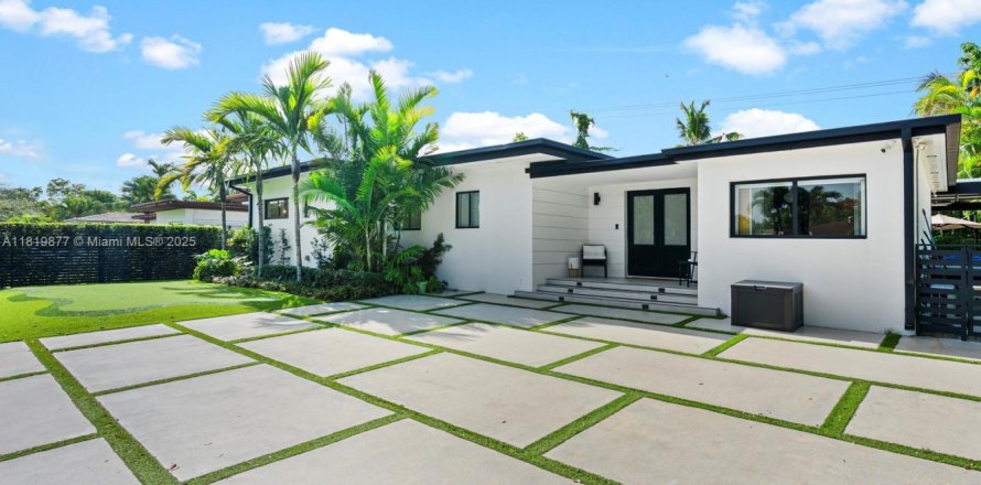 Casa en Miami, Florida 4 dormitorios, 211.54 m2 № 1782101