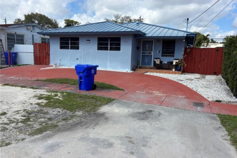 Дом в Майами, Флорида 3 спальни, 119.1м2 № 2036462