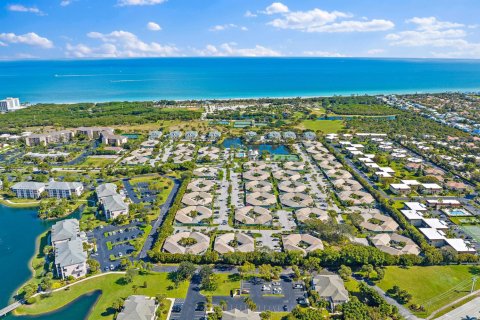 House in Jupiter, Florida 3 bedrooms, 128.48 sq.m. № 1172920 - photo 1