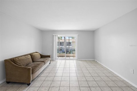 Condo in Bradenton, Florida, 2 bedrooms  № 2227670 - photo 7