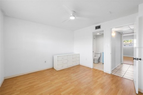 Condo in Bradenton, Florida, 2 bedrooms  № 2227670 - photo 13