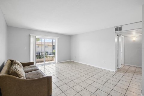 Condo in Bradenton, Florida, 2 bedrooms  № 2227670 - photo 8