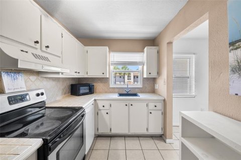 Condo in Bradenton, Florida, 2 bedrooms  № 2227670 - photo 4