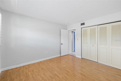 Condo in Bradenton, Florida, 2 bedrooms  № 2227670 - photo 11