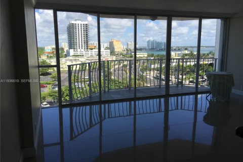 Condo à North Bay Village, Floride, 2 chambres  № 1995278