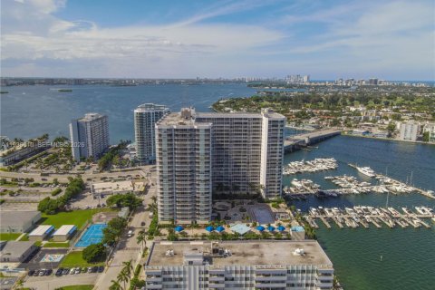 Copropriété à louer à North Bay Village, Floride: 2 chambres, 98.57 m2 № 1995278 - photo 10