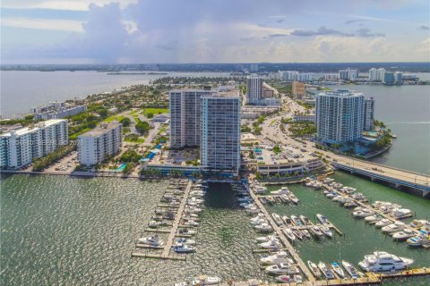Copropriété à louer à North Bay Village, Floride: 2 chambres, 98.57 m2 № 1995278 - photo 4