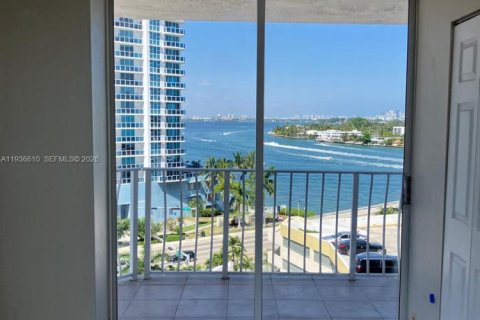 Copropriété à louer à North Bay Village, Floride: 2 chambres, 98.57 m2 № 1995278 - photo 12