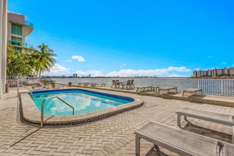 Condominio en venta en Miami Beach, Florida, 2 dormitorios, 102.19 m2 № 2035584 - foto 28