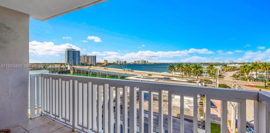 Condominio en Miami Beach, Florida, 2 dormitorios № 2035584