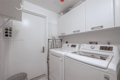Copropriété à louer à Sunny Isles Beach, Floride: 2 chambres, 158.31 m2 № 1704011 - photo 22