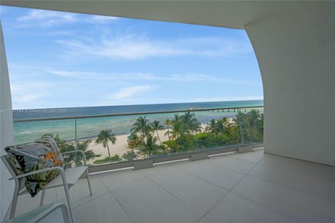 Copropriété à louer à Sunny Isles Beach, Floride: 2 chambres, 158.31 m2 № 1704011 - photo 1