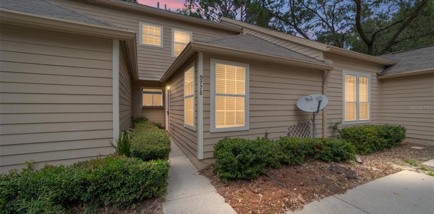 House in Gainesville, Florida 2 bedrooms, 111.76 sq.m. № 1852807