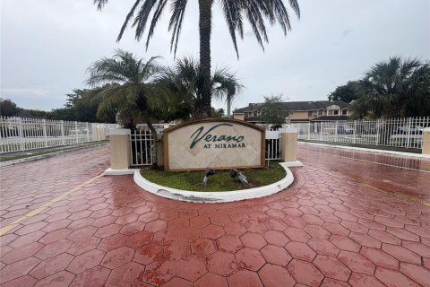 Condo à Miramar, Floride, 2 chambres  № 2153124