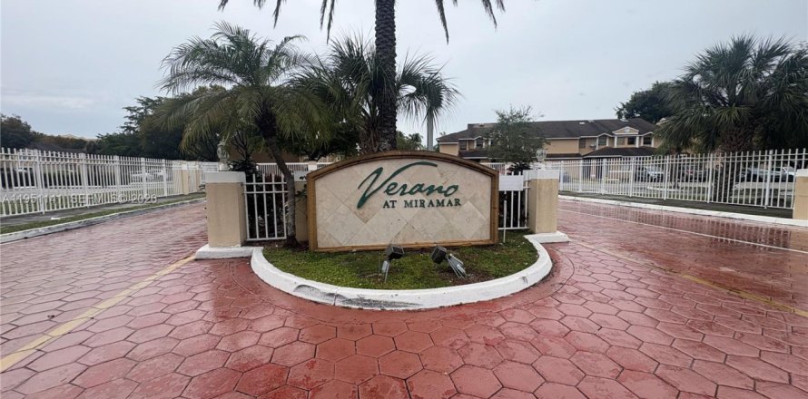 Condo in Miramar, Florida, 2 bedrooms  № 2153124