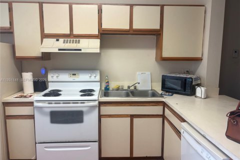 Condo in Miramar, Florida, 2 bedrooms  № 2153124 - photo 6