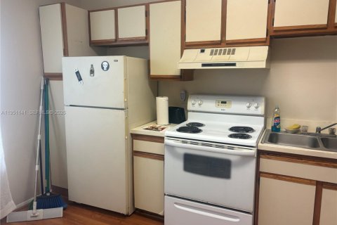 Condo in Miramar, Florida, 2 bedrooms  № 2153124 - photo 8