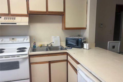 Condo in Miramar, Florida, 2 bedrooms  № 2153124 - photo 5