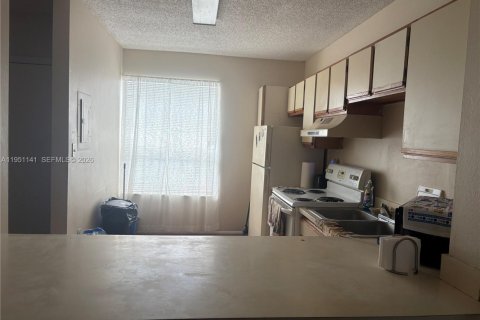 Condo in Miramar, Florida, 2 bedrooms  № 2153124 - photo 9