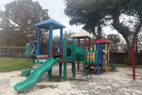 Condo in Miramar, Florida, 2 bedrooms  № 2153124 - photo 3
