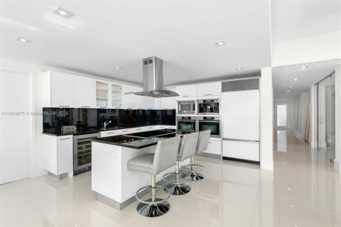 Copropriété à vendre à Miami Beach, Floride: 4 chambres, 248.05 m2 № 1945704 - photo 10