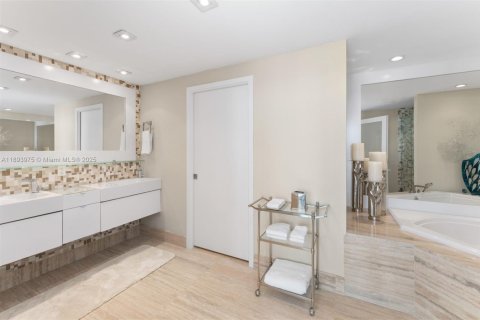 Copropriété à vendre à Miami Beach, Floride: 4 chambres, 248.05 m2 № 1945704 - photo 15