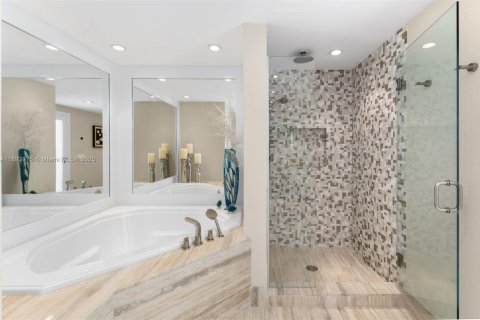 Copropriété à vendre à Miami Beach, Floride: 4 chambres, 248.05 m2 № 1945704 - photo 16