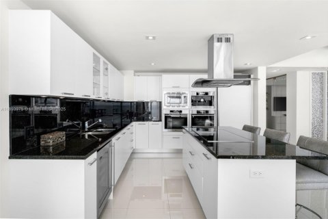 Copropriété à vendre à Miami Beach, Floride: 4 chambres, 248.05 m2 № 1945704 - photo 11