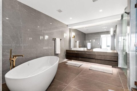 Copropriété à vendre à Pompano Beach, Floride: 2 chambres, 179.12 m2 № 2090984 - photo 15