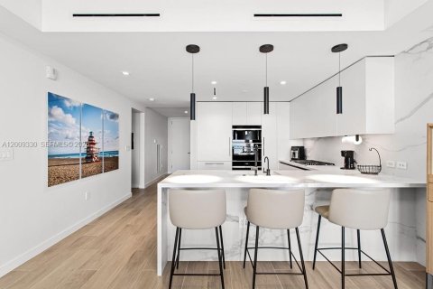 Copropriété à vendre à Pompano Beach, Floride: 2 chambres, 179.12 m2 № 2090984 - photo 3