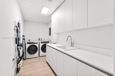 Copropriété à vendre à Pompano Beach, Floride: 2 chambres, 179.12 m2 № 2090984 - photo 25
