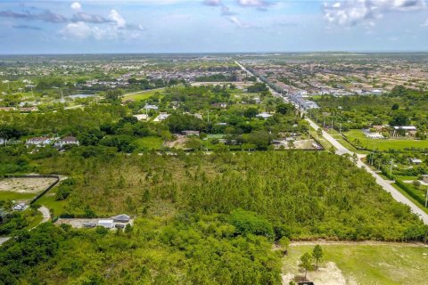 Terreno en venta en Miami, Florida № 1954037 - foto 6