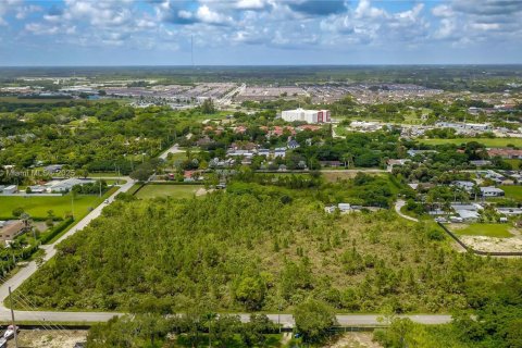 Terreno en venta en Miami, Florida № 1954037 - foto 7