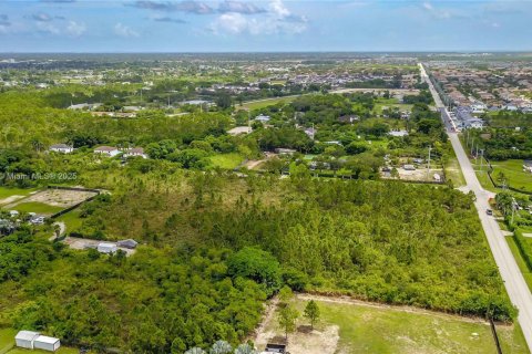 Terreno en venta en Miami, Florida № 1954037 - foto 11