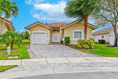 House in Tamarac, Florida 3 bedrooms, 159.05 sq.m. № 1760796 - photo 4