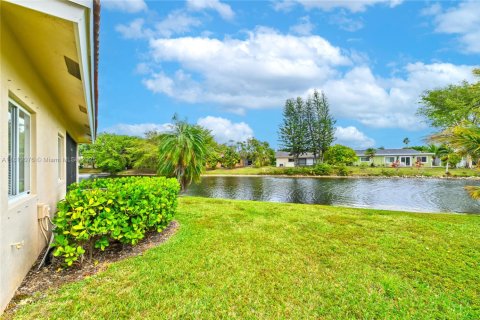 House in Tamarac, Florida 3 bedrooms, 159.05 sq.m. № 1760796 - photo 30